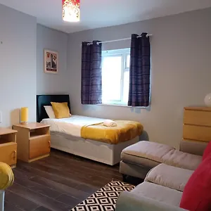 Pearson House - Huku Kwetu 3 Bedroom End Of Terrance House - Family And Business Group Self Catering -huku Kwetu Holiday home